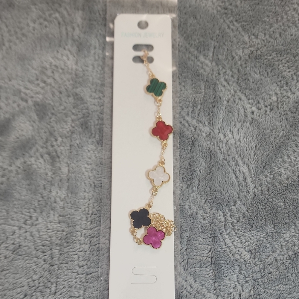 NWT Elegant Multi-Color & Gold Tone Clover Bracelet